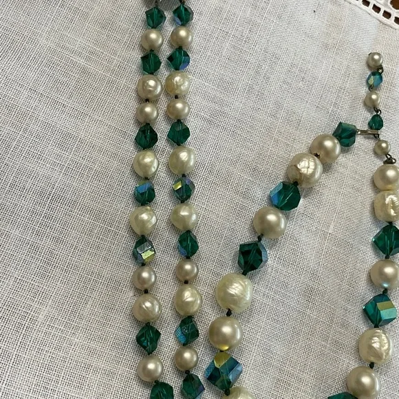 Vintage Jewelry Set by Vogue - Picture 6 of 11